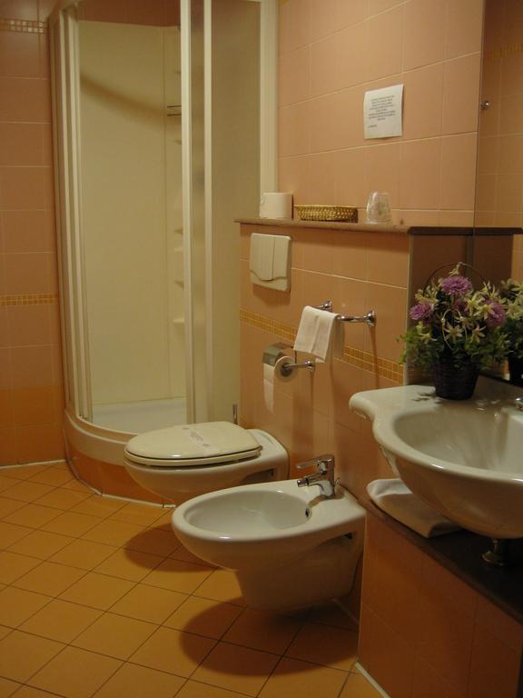 Hotel Italia Carmagnola Pokoj fotografie