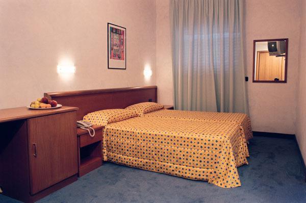 Hotel Italia Carmagnola Pokoj fotografie